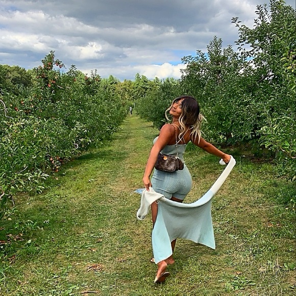 Meet your Posher, Desiree - Picture 2 of 7